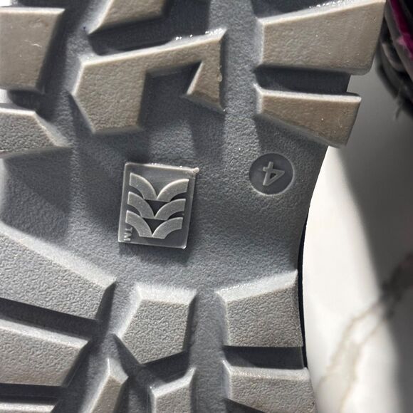 All in Motion | Girls Black Grey Thermolite Ecomade Winter Snow Boots Size 4 - Picture 13 of 14